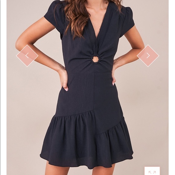 Keyhole black dress - Picture 6 of 11